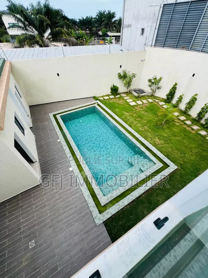5chbre Duplex dans Francis Gweh, Cocody à Vendre