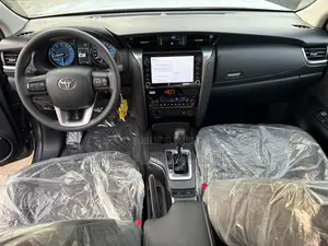 Nouveau Toyota Fortuner 2025 Gris
