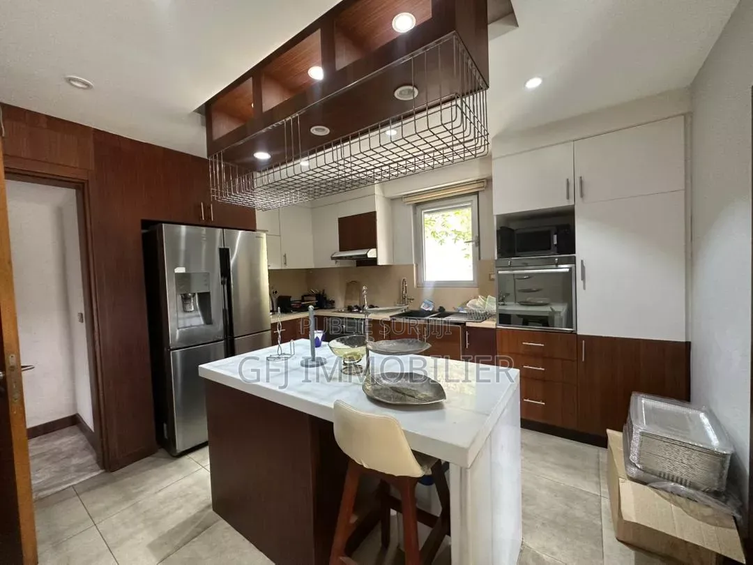 4chbre Duplex dans Francis Gweh, Cocody à Louer
