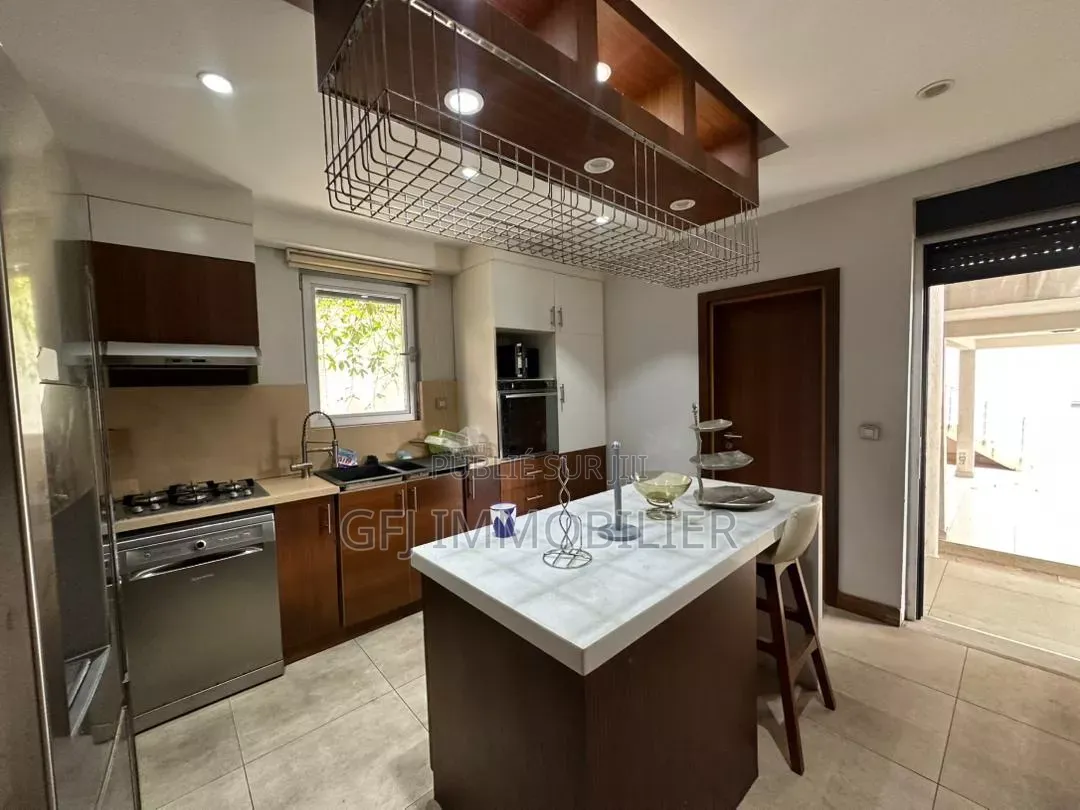 4chbre Duplex dans Francis Gweh, Cocody à Louer