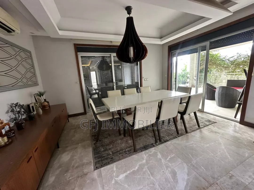 4chbre Duplex dans Francis Gweh, Cocody à Louer
