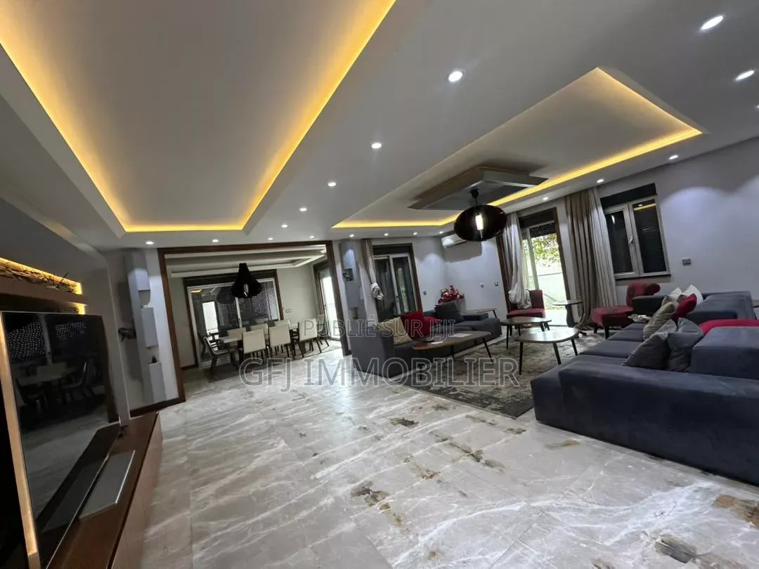 4chbre Duplex dans Francis Gweh, Cocody à Louer