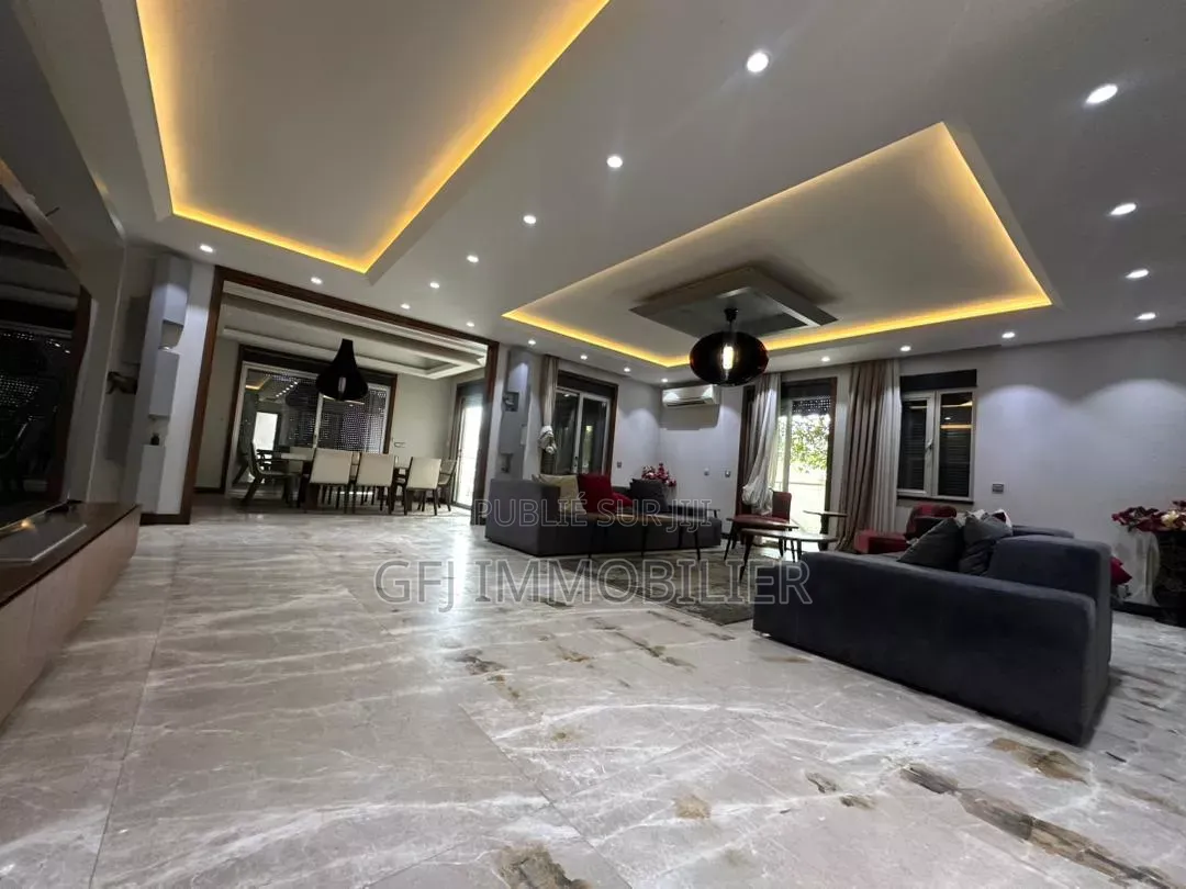 4chbre Duplex dans Francis Gweh, Cocody à Louer