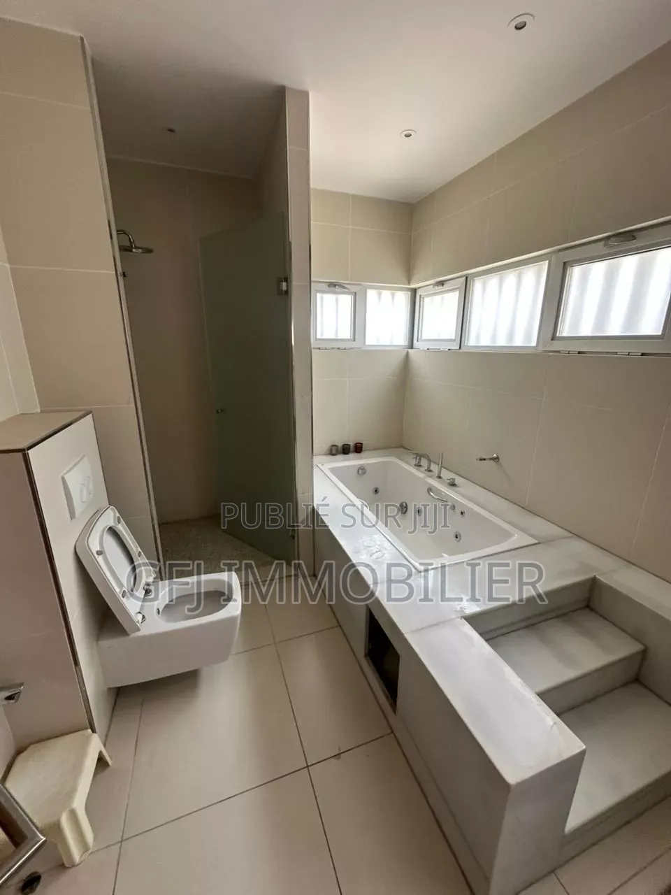 4chbre Duplex dans Francis Gweh, Cocody à Louer