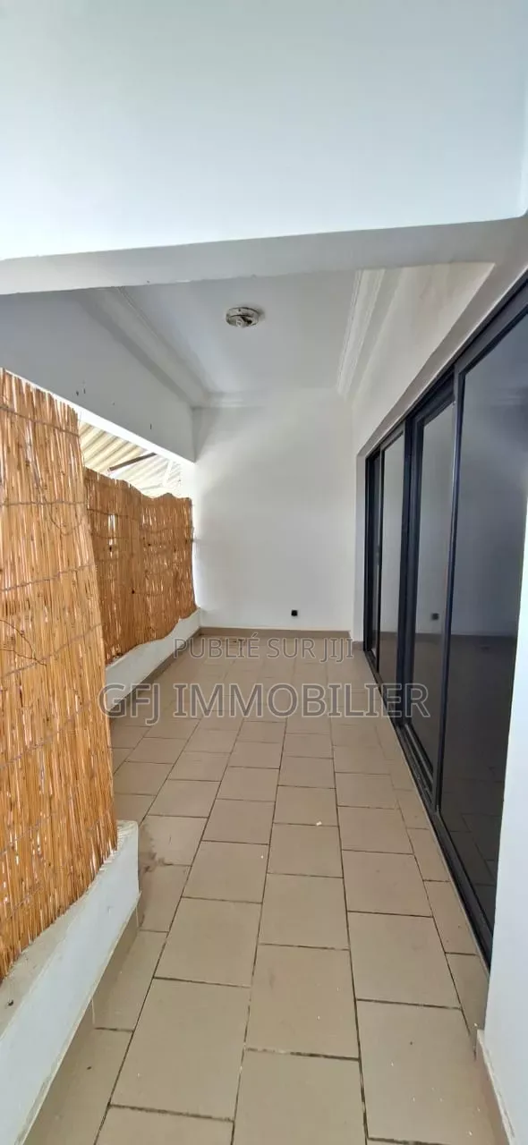 5chbre Duplex dans Francis Gweh, Cocody à Louer