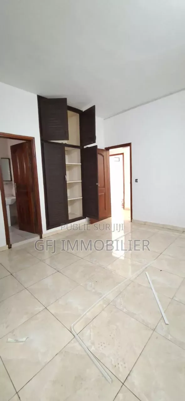 5chbre Duplex dans Francis Gweh, Cocody à Louer