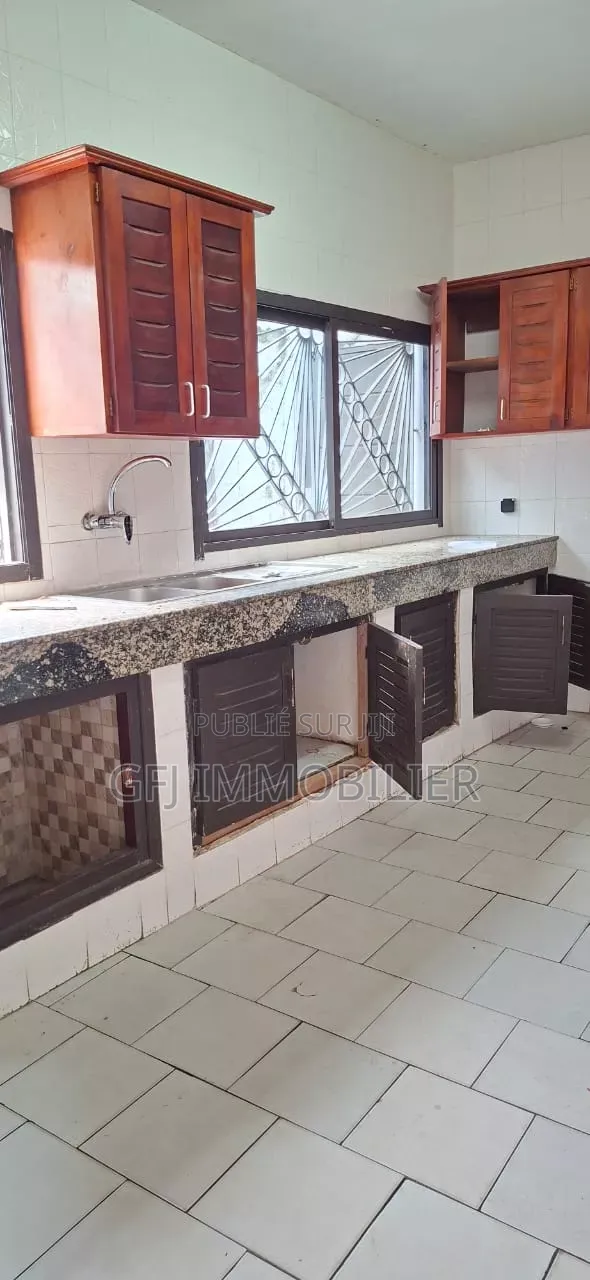 5chbre Duplex dans Francis Gweh, Cocody à Louer
