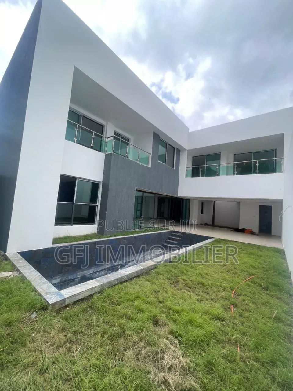 5chbre Duplex dans Francis Gweh, Cocody à Louer