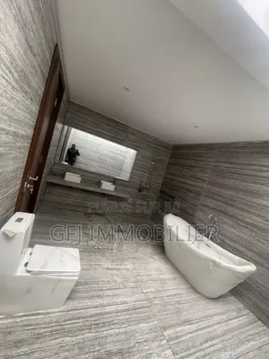 5chbre Duplex dans Francis Gweh, Cocody à Louer