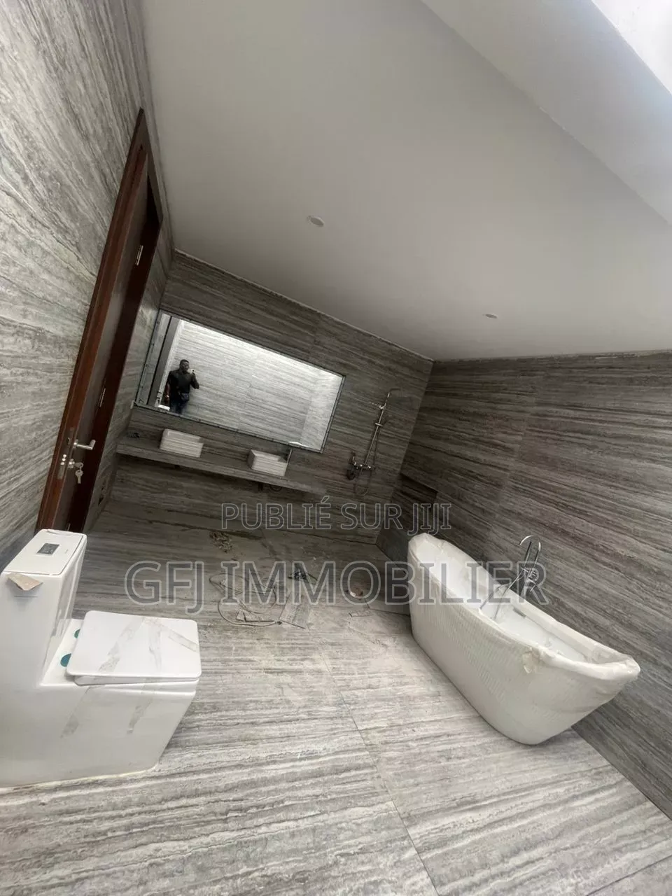 5chbre Duplex dans Francis Gweh, Cocody à Louer