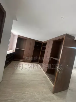 5chbre Duplex dans Francis Gweh, Cocody à Louer