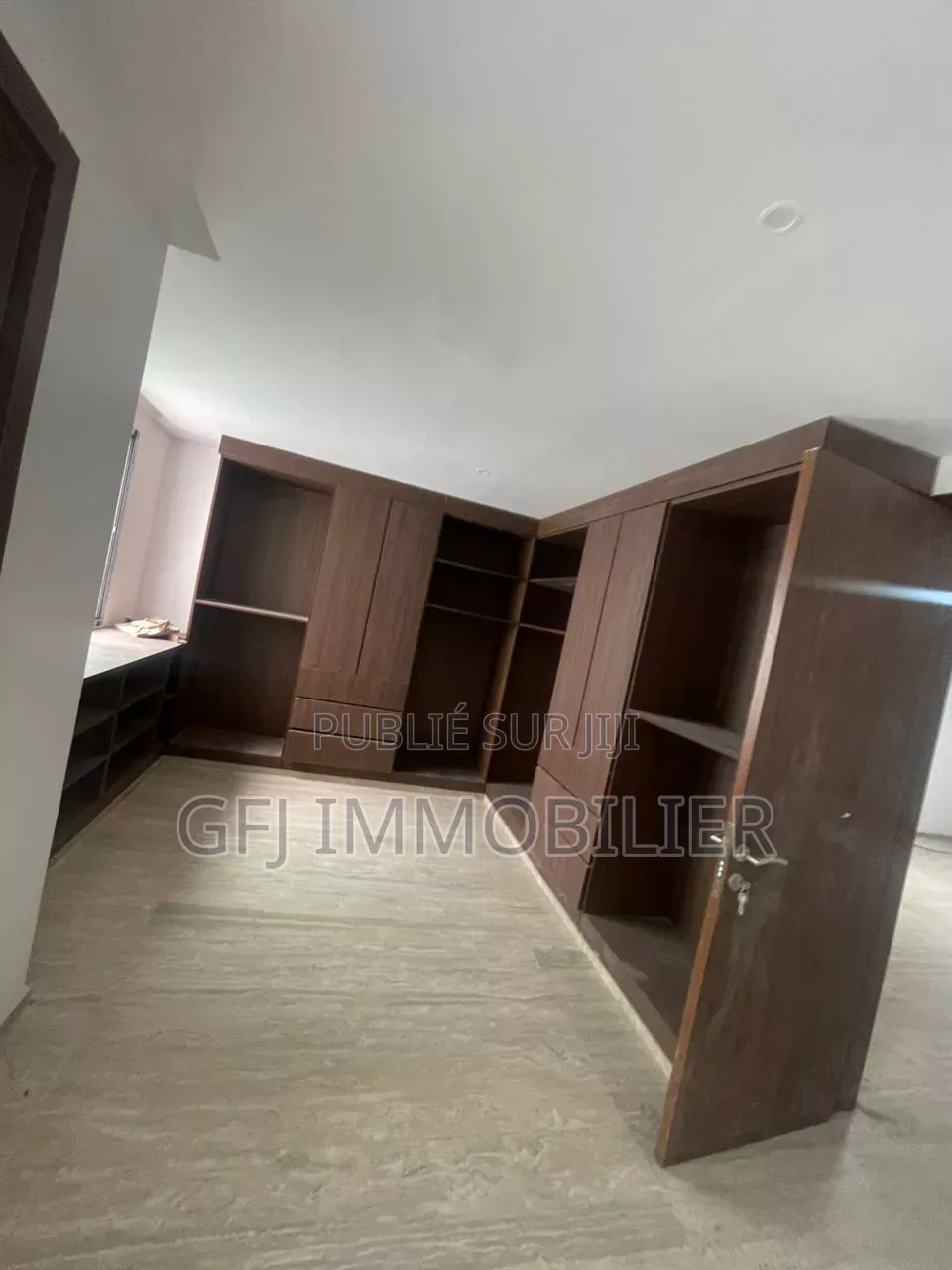 5chbre Duplex dans Francis Gweh, Cocody à Louer