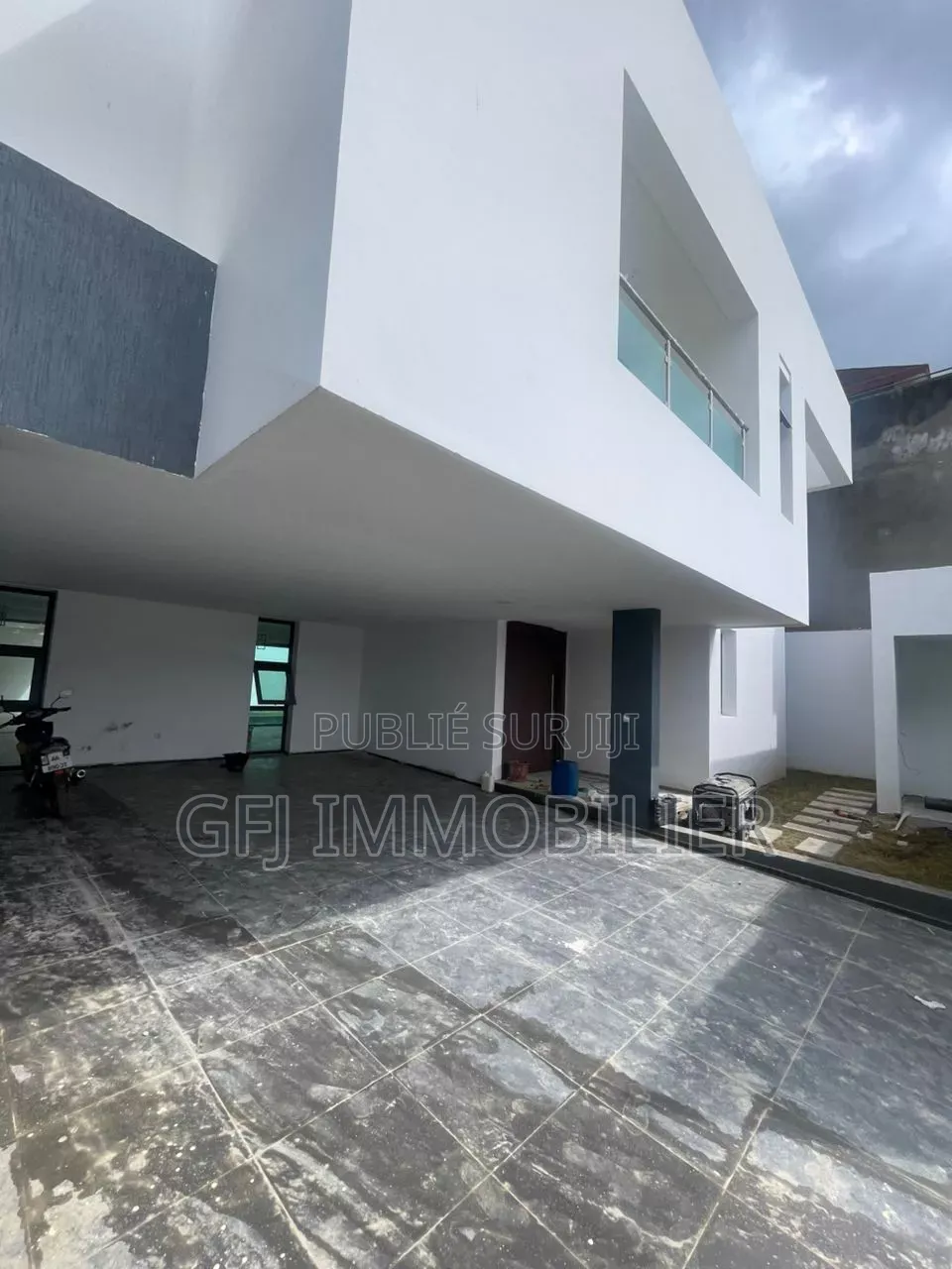 5chbre Duplex dans Francis Gweh, Cocody à Louer