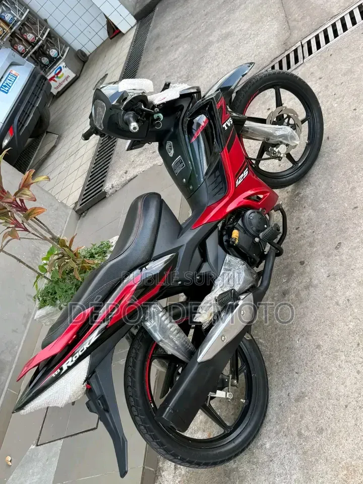 Nouveau TVS Rockz 125 2025 Rouge