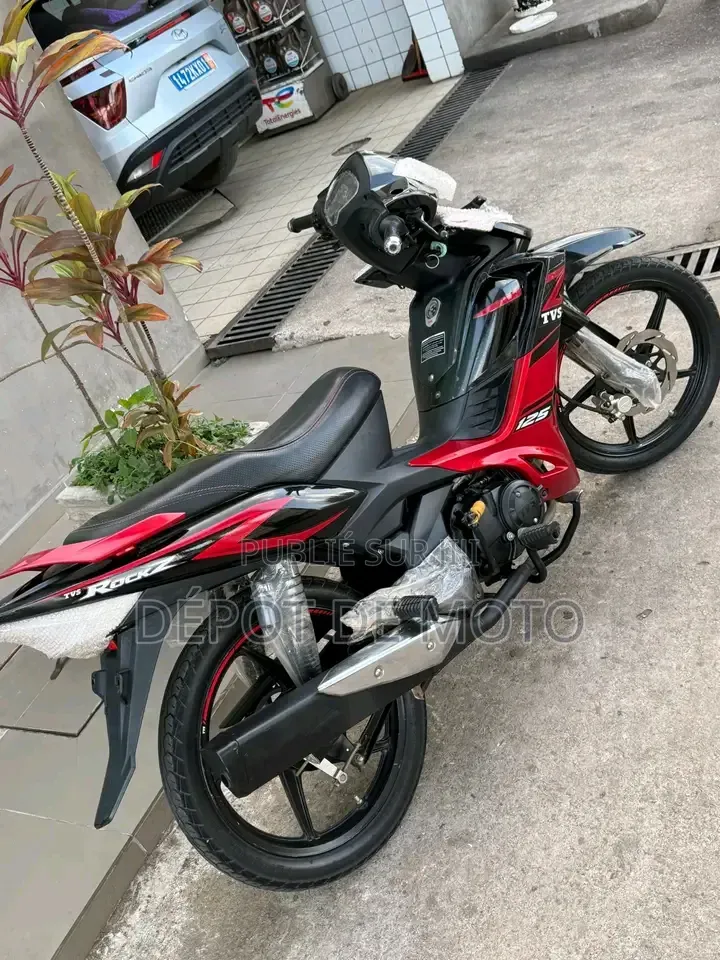 Nouveau TVS Rockz 125 2025 Rouge