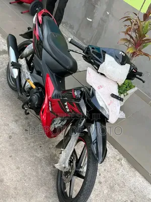 Nouveau TVS Rockz 125 2025 Rouge