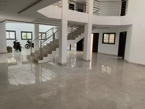 8chbre Duplex dans Francis Gweh, Cocody à Louer