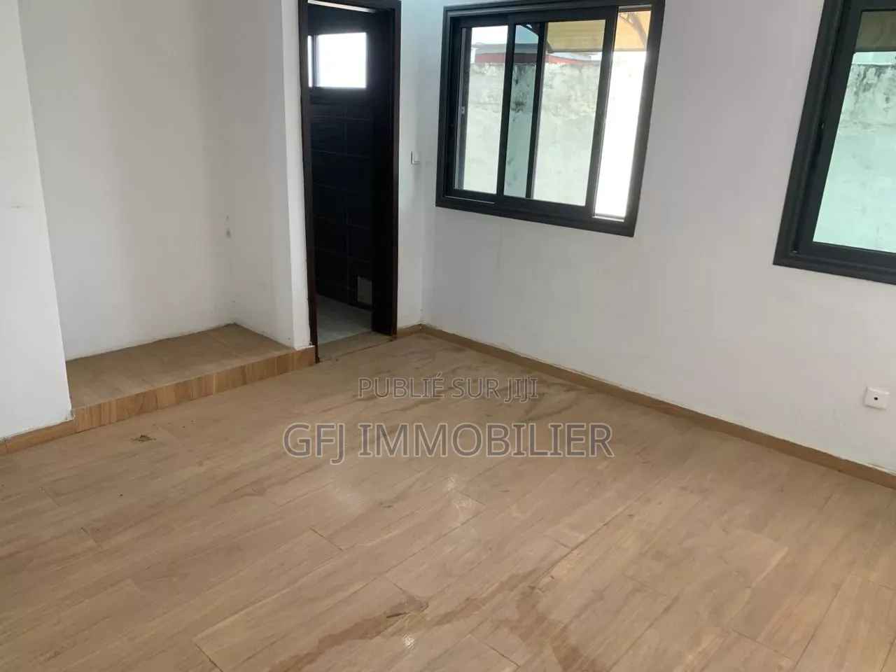 8chbre Duplex dans Francis Gweh, Cocody à Louer