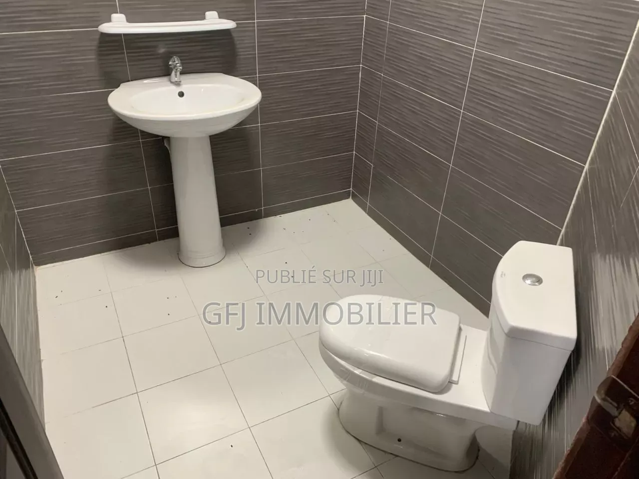 8chbre Duplex dans Francis Gweh, Cocody à Louer