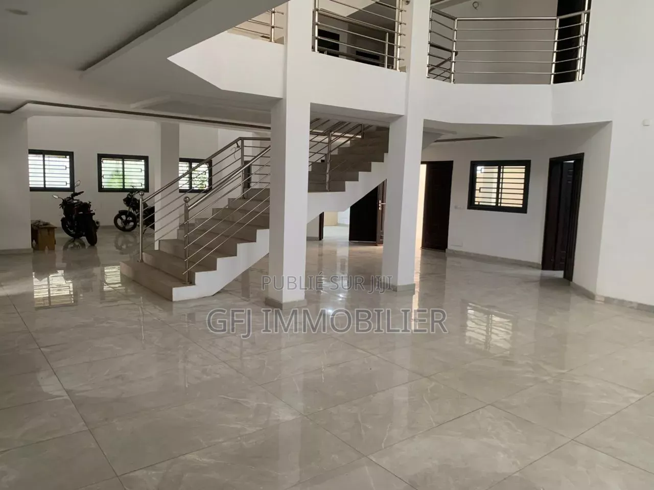8chbre Duplex dans Francis Gweh, Cocody à Louer
