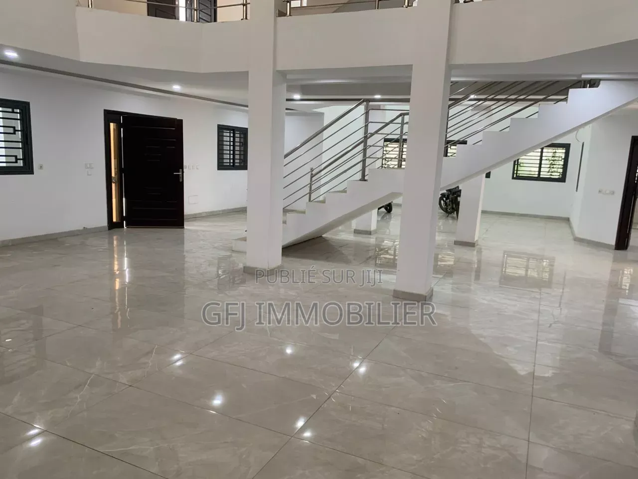 8chbre Duplex dans Francis Gweh, Cocody à Louer