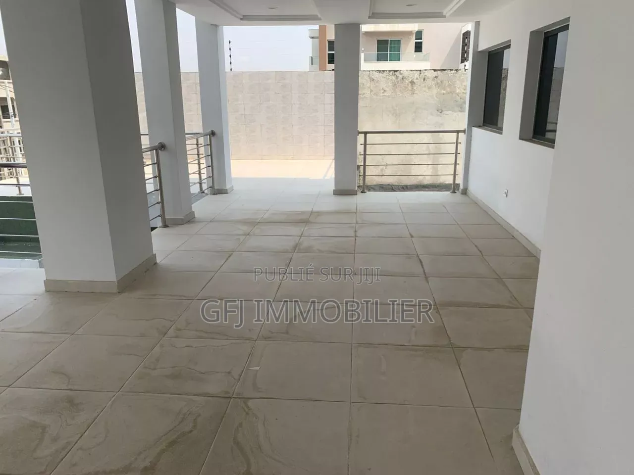8chbre Duplex dans Francis Gweh, Cocody à Louer