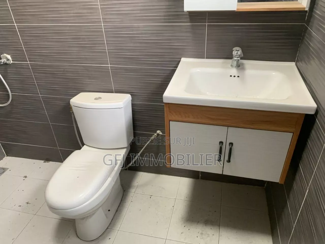 8chbre Duplex dans Francis Gweh, Cocody à Louer
