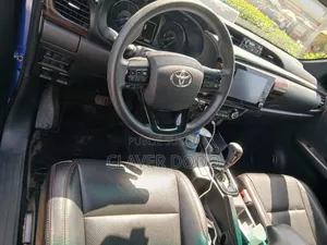 Toyota Hilux 2024 Bleu