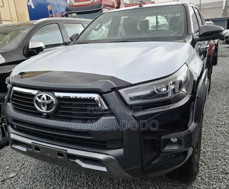 Nouveau Toyota Hilux 2025 Noir