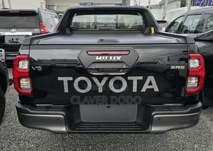 Nouveau Toyota Hilux 2025 Noir