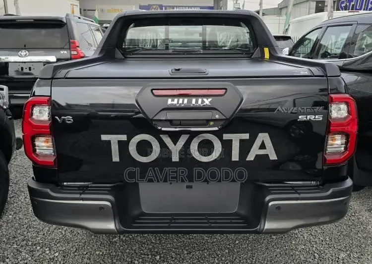 Nouveau Toyota Hilux 2025 Noir