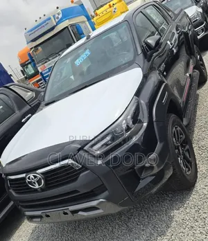 Nouveau Toyota Hilux 2025 Noir