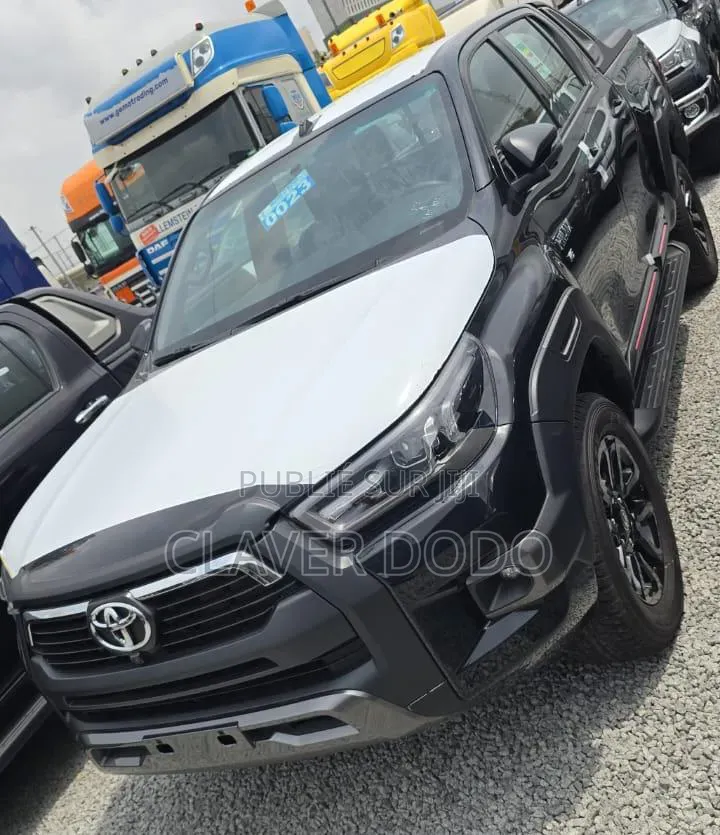 Nouveau Toyota Hilux 2025 Noir