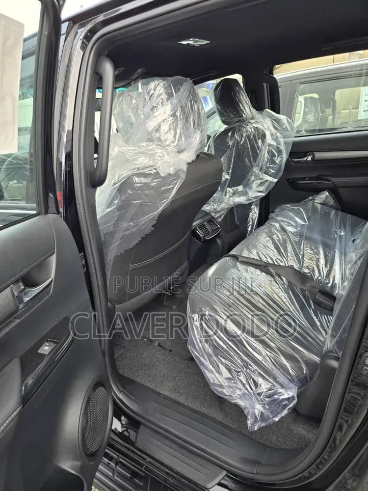 Nouveau Toyota Hilux 2025 Noir