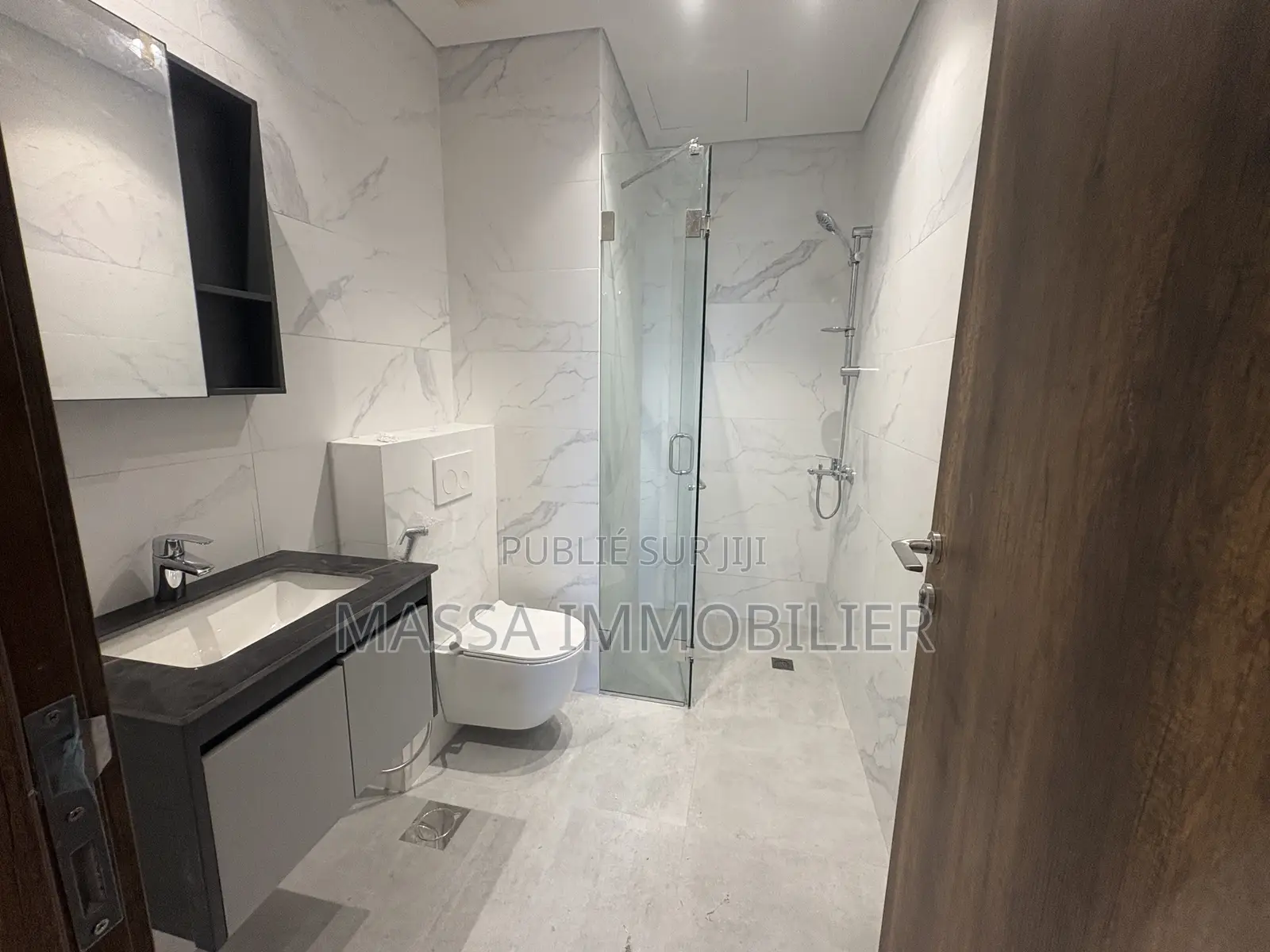 3chbre Appartement dans Massa Immobilier, Marcory à Louer