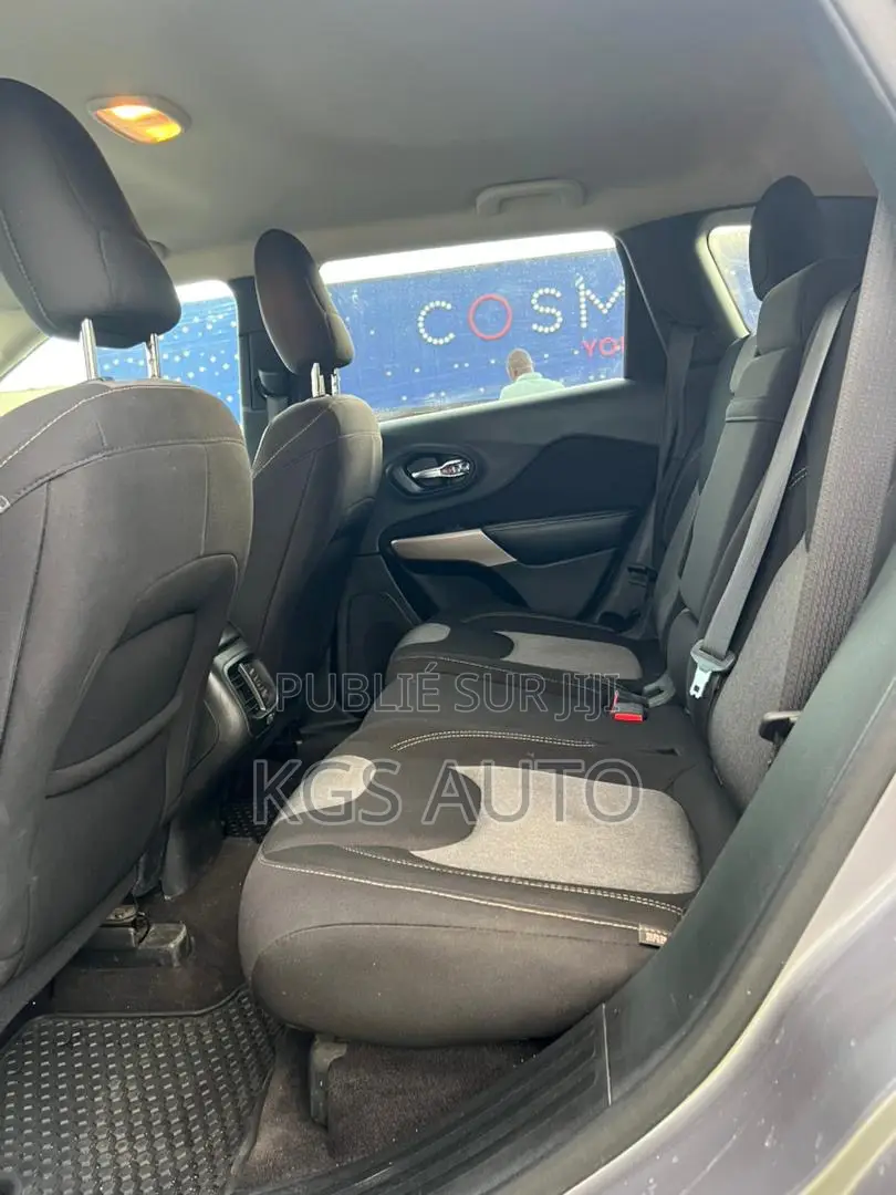 Jeep Cherokee Latitude 4x4 2018 Gris