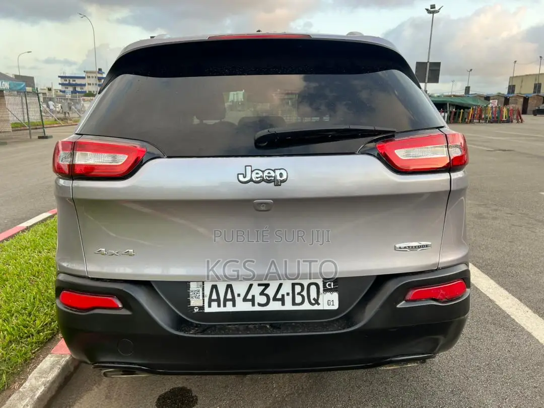 Jeep Cherokee Latitude 4x4 2018 Gris