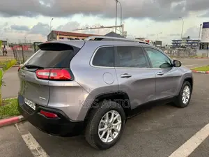Jeep Cherokee Latitude 4x4 2018 Gris