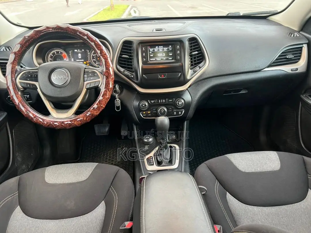 Jeep Cherokee Latitude 4x4 2018 Gris