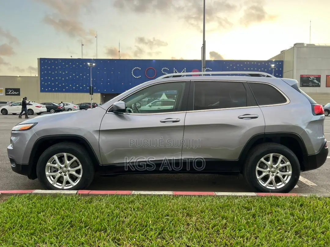Jeep Cherokee Latitude 4x4 2018 Gris