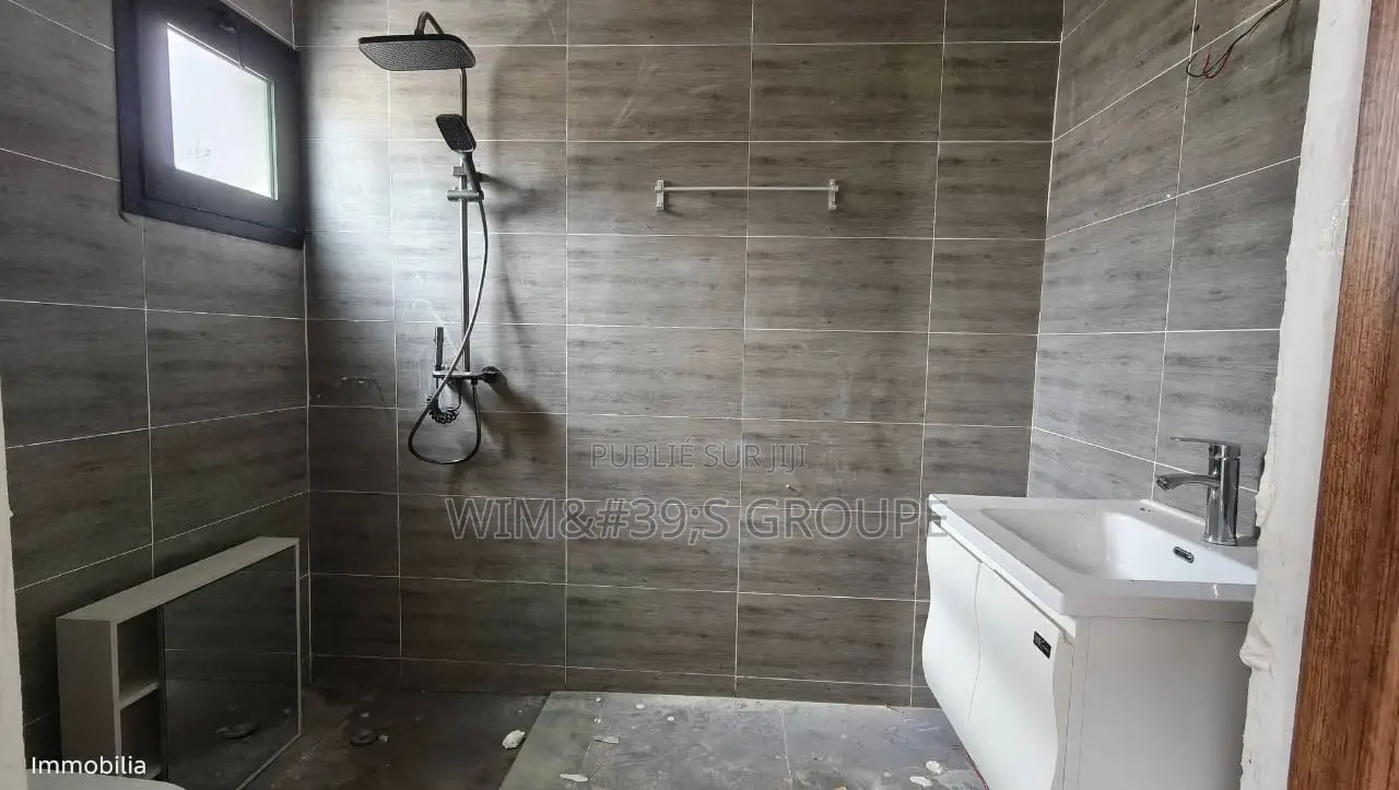 4chbre Duplex dans Wims Immobilier, Bingerville à Vendre