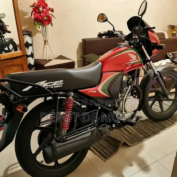 Nouveau Honda CB 2025 Rouge