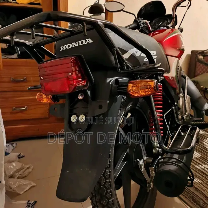 Nouveau Honda CB 2025 Rouge