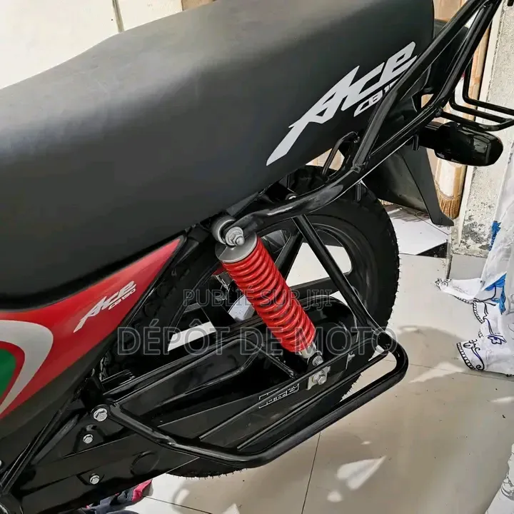 Nouveau Honda CB 2025 Rouge