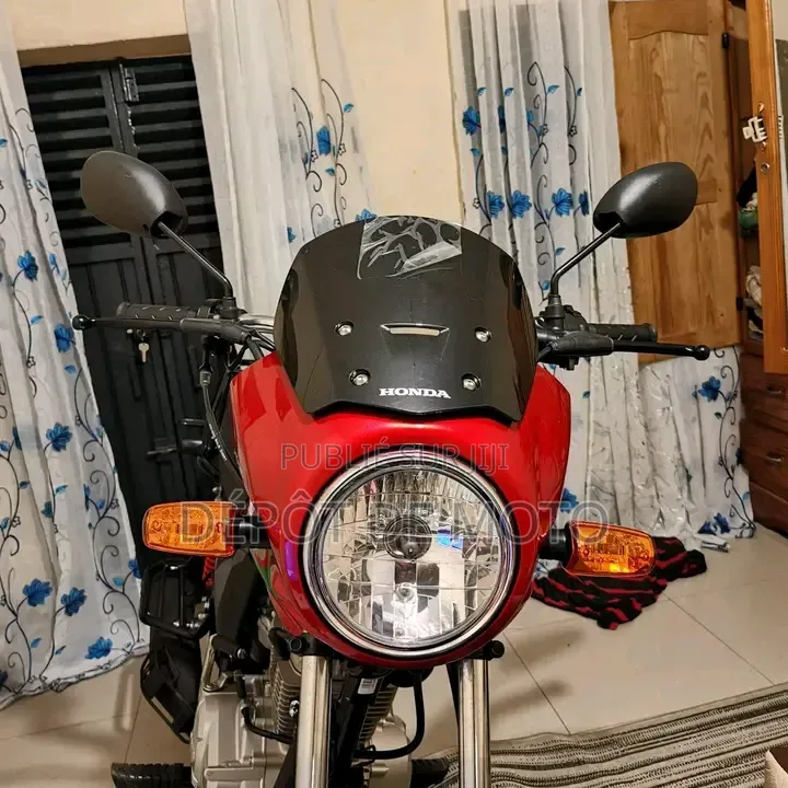 Nouveau Honda CB 2025 Rouge