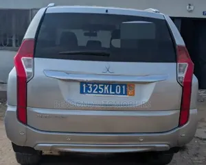 Mitsubishi Pajero Sport 2021 Gris