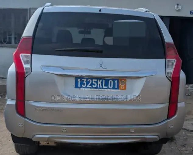 Mitsubishi Pajero Sport 2021 Gris