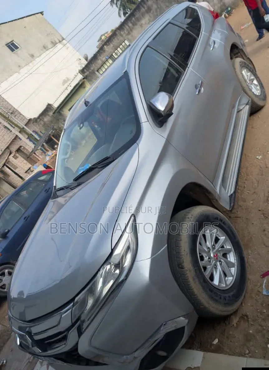 Mitsubishi Pajero Sport 2021 Gris