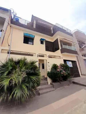 5chbre Duplex dans Beraka Corporation, Cocody à Louer