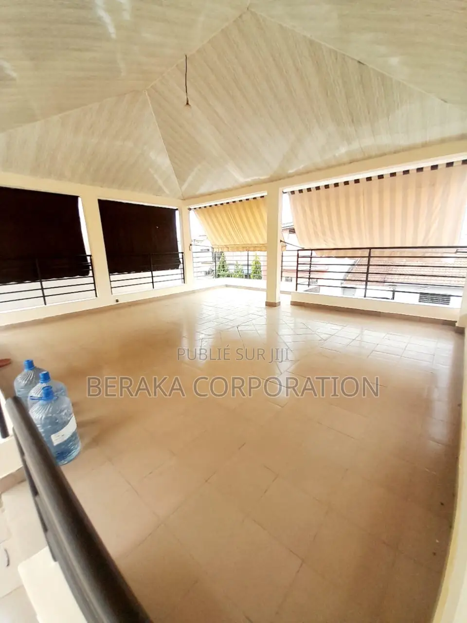 5chbre Duplex dans Beraka Corporation, Cocody à Louer